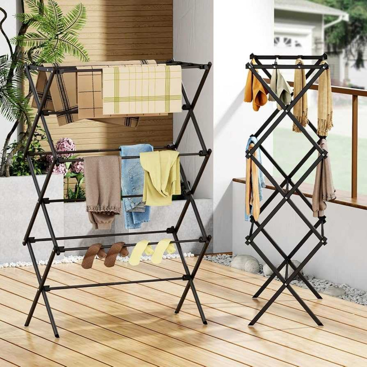 ZIG ZAG CLOTH HANGER BLACK
